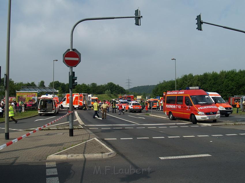 Schwerer Unfall mit Reisebus Lohmar Donrather Dreieck P324.JPG